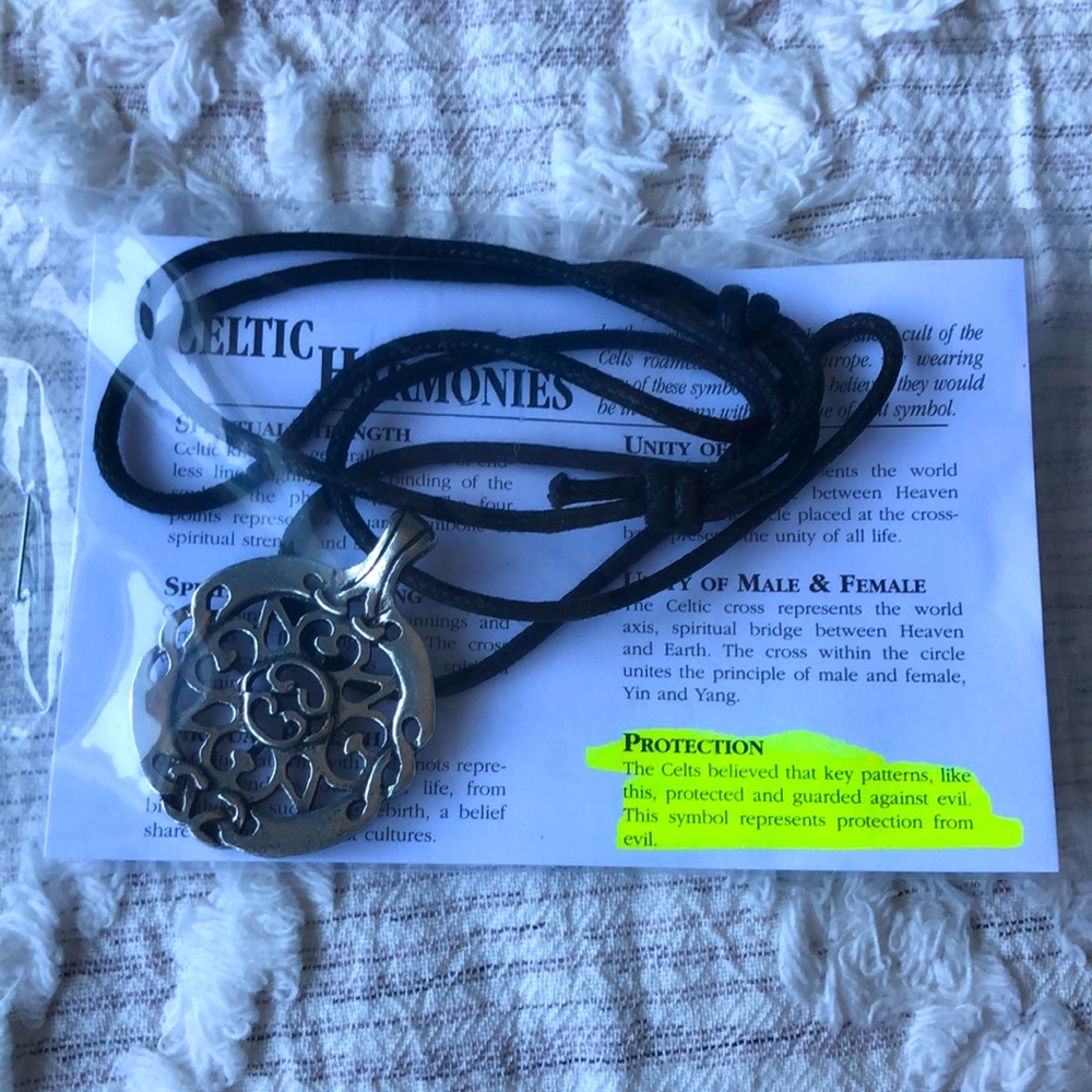 Protection Symbol against evil Celtic Harmony Celtic Knots Amulet Necklace